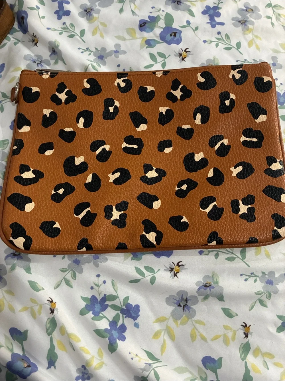 Leopard Print Tan Zip Pouch - Picture 1 of 4